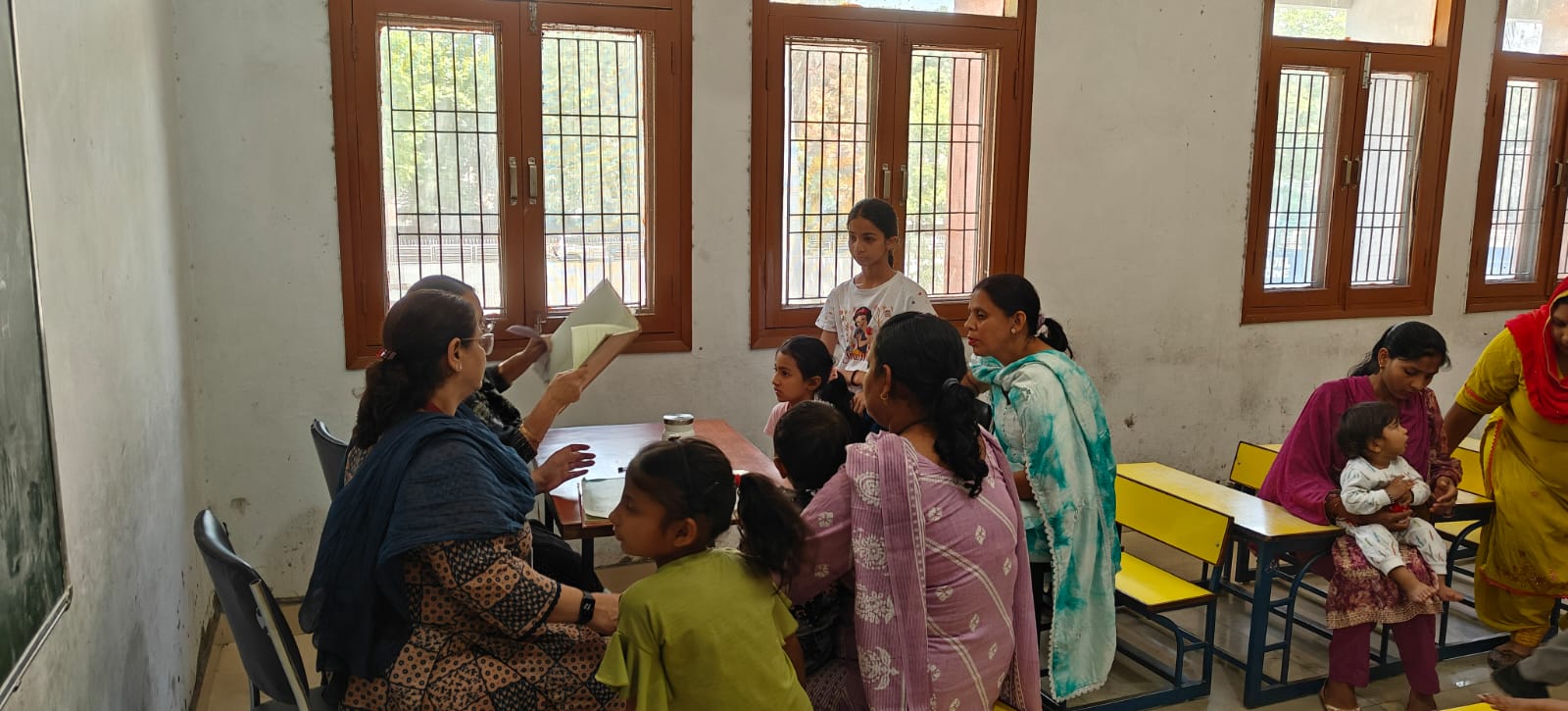 Teacher discussing progress with a large family group
